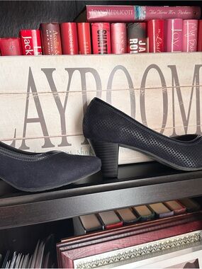 Classic Navy Mid Heel Pumps for Women - Comfortable Office Heels